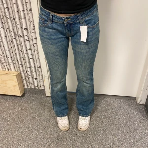 BRANDY MELVILLE JEANS - Super snygga lågmidjade jeans ifrån Brandy Melville. helt nya och oanvända.💓