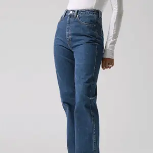 Jeans från weekday, som nya säljer pågrund av att dom blivit för små. Ordinarie pris 550kr