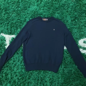 Morris merino  - Morris merino stickad Storlek XS Köpt för 1400kr Mitt pris 400 kr eller högsta bud Skicket är superbra då den knappt är använd