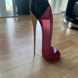 Very good girl  - Carolina herrera 50 Ml. Inte använd mycket. Köpt på kicks för 980:- 