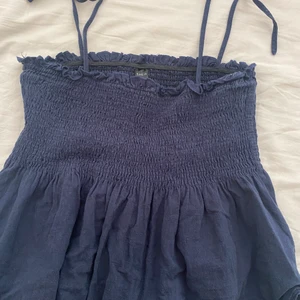 Topp🫶🏼 - Superfin topp ifrån shein, jättepopulär!! säljer då den inte är min stil längre,🫶🏼Storlek L skulle säga att den passar som en M!