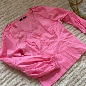 Rosa skjorta från Gina tricot, superfin på men för stor för mig tyvärr.  Strl L