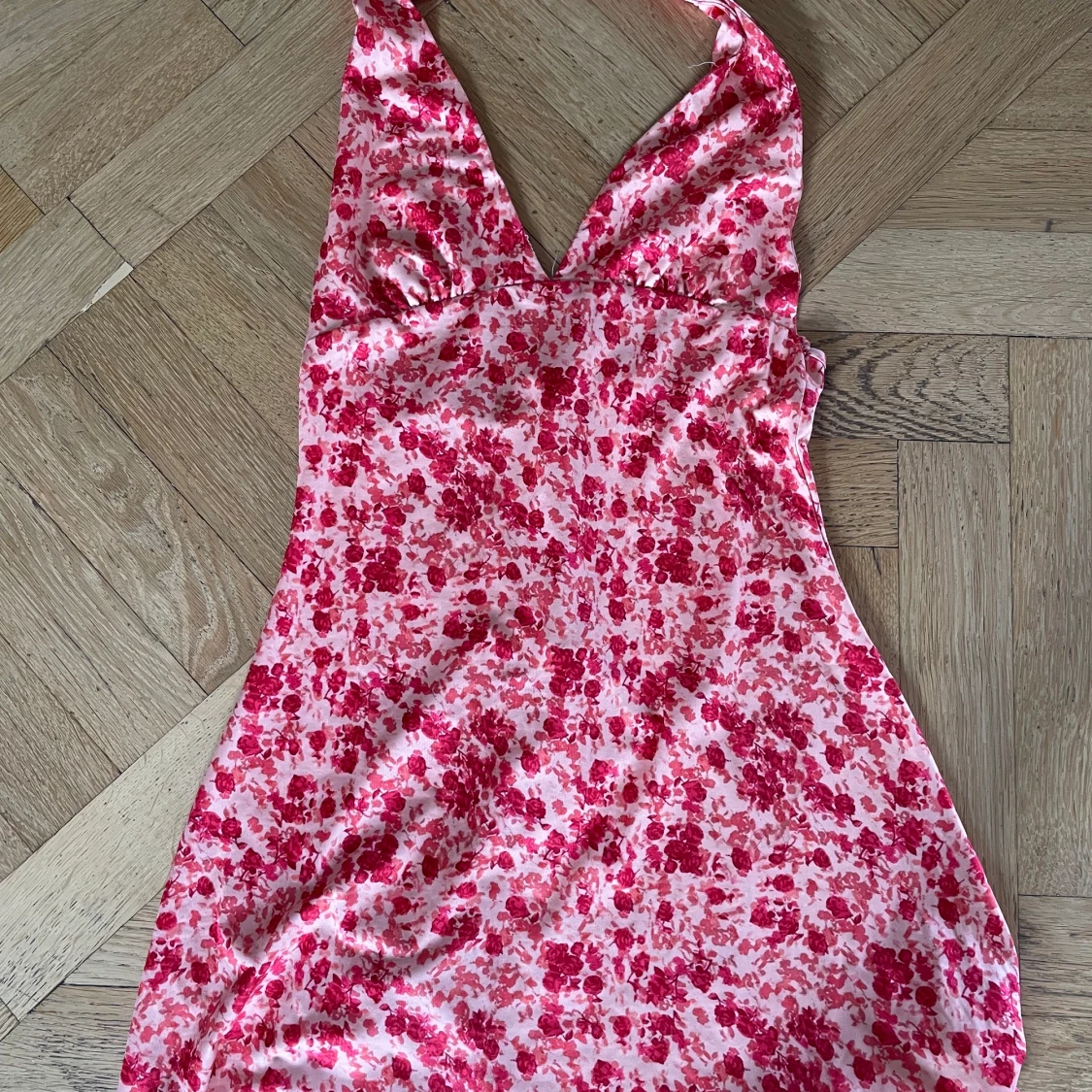 BLOMMIG SOMRIG KLÄNNING - 90