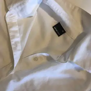 Ginatricot vit skjorta, jätte fin men lång kan användas som klänning 