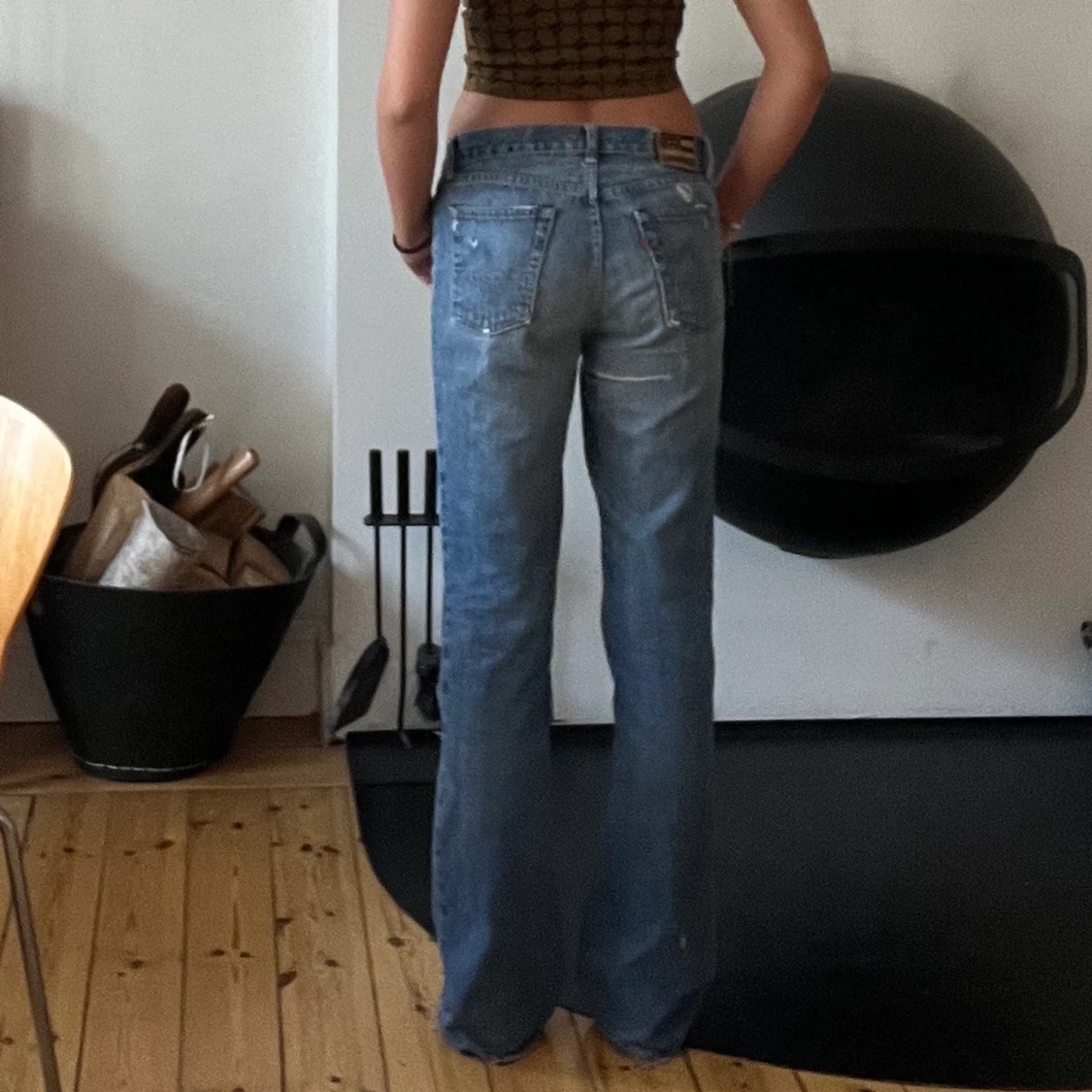 Low waisted jeans