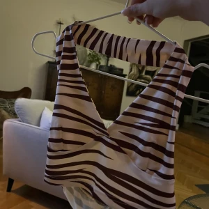Zebra topp?  - Skön sommartopp med typ zebramönster? Bra skick 
