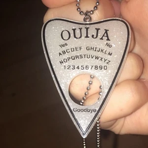 Ouija Halsband - Necklace  Fri frakt/Free shipping  Never been used/Har aldrig blivit används Ny köpt/New bought 