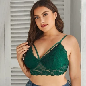 Bh shein - Skitsnygg bh från shein. Endast testad, då den inte har något stöd så är det inte min typ av bh. Storleken är samma som modellen har på sig (1xl) å modellen har midjemått:80cm och mått runt byst: 104cm. -lånade bilder. Köpt för 79kr. Pris kan diskuteras😇