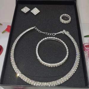 Silver necklace set 