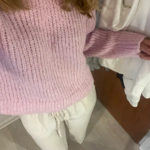 Stickad tröja  - En rosa stickad tröja från weekday, endast använd en gång💕 Pris kan diskuteras! 