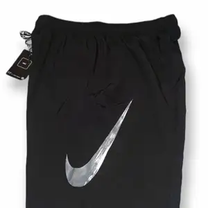Nya tränings shorts från Nike storlek L Fraktfritt  Ny pris 649KR