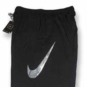 Nike tränings shorts nya - Nya tränings shorts från Nike storlek L Fraktfritt  Ny pris 649KR