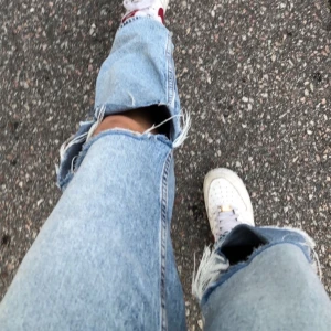 jeans - säljer ett par jeans i storlek 36 som är köpte för två år sedan! använda fåtal gånger och passar bra till många outfits! 100kr + frakt 59kr = 159kr 🤍 kan skicka bilder om så önskas! 