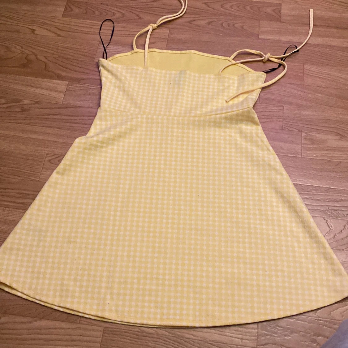 Yellow dress - 90