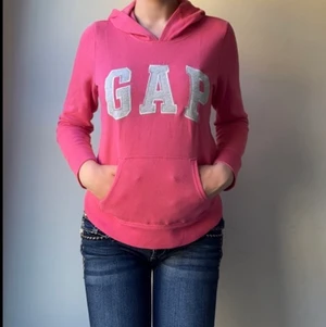 GAP hoodie  - Croppad Gap hoodie. Barnstorlek xl, passar xs.