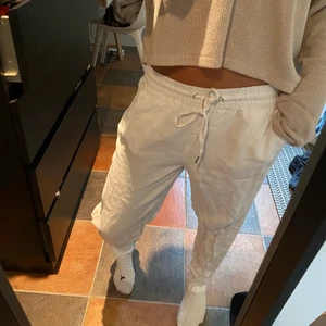 Linnebyxor - Linnebyxor från hm! Säljer då dem ej kommer till användning❣️🙏🏽 Jag är 163 lång, TRYCK INTE PÅ KÖP NU!🤍