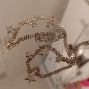 Smycken - Lite mer kristallsmycken och ett sjärnhalsband! För ett kristallarmband 25, ringarna 15 och halsbandet 20!! För info skriv o fråga