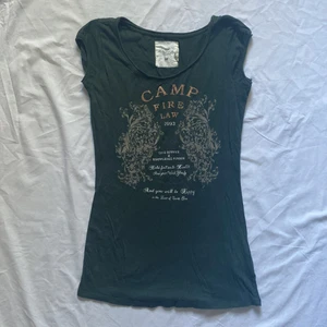 Vintage tshirt från logg hm - snygg tshirt från logg (gammal h&m). Köparen står för frakt. 🌸