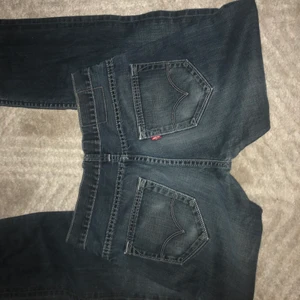 Levis byxor  - Super fina Levis byxor som är försmå för mej nu :( i modell 504