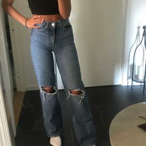 Jag säljer ett par jeans från lager 157. Aldrig använt dom. Storlek xxs. Köpte de för 299kr säljer de för 80kr+frakt. Vid snabb affär kan priset diskuteras🥰🥰