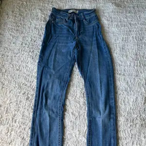 Blåa skinny Jeans, Gina tricot modell: Molly, ordinarie pris: 300 kr 