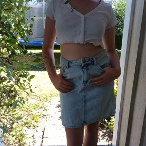 Jeanskjol  - Jeanskjol från h&m aldrig använd.