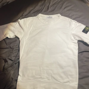 Stone island  - Säljer min Stone island sweatshirt stl S. Sick 9/10. Pris kan diskuteras vid snabb affär.