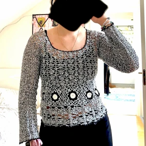 Virkad tröja - Säljer denna jätte fina virkade tröja köpt från en loppis i stan! Använd 3ggr och är i jätte fin sick!