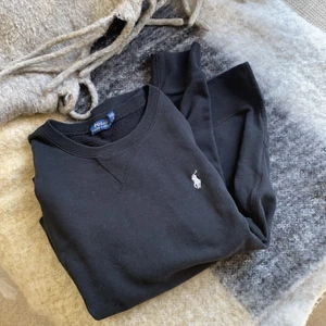 Tröja, Ralph lauren  - Svart tröja ralph Lauren. Storlek L men liten i storleken - skulle säga M
