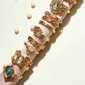 12 stycken ringar - 45 kronor för alla 12 ringar. Samfraktar. Frakt kostar 15kr. 