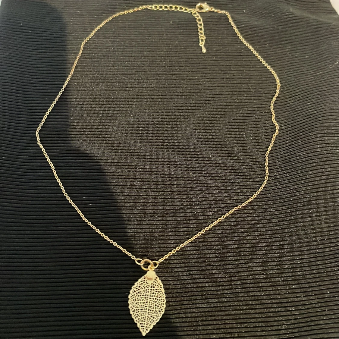 Halsband med löv - 90