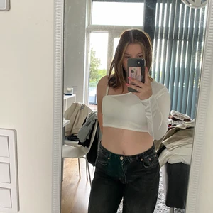 One shoulder top - Söt one shoulder topp från Boohoo, använd några gånger. Står inte storlek men säkert en S