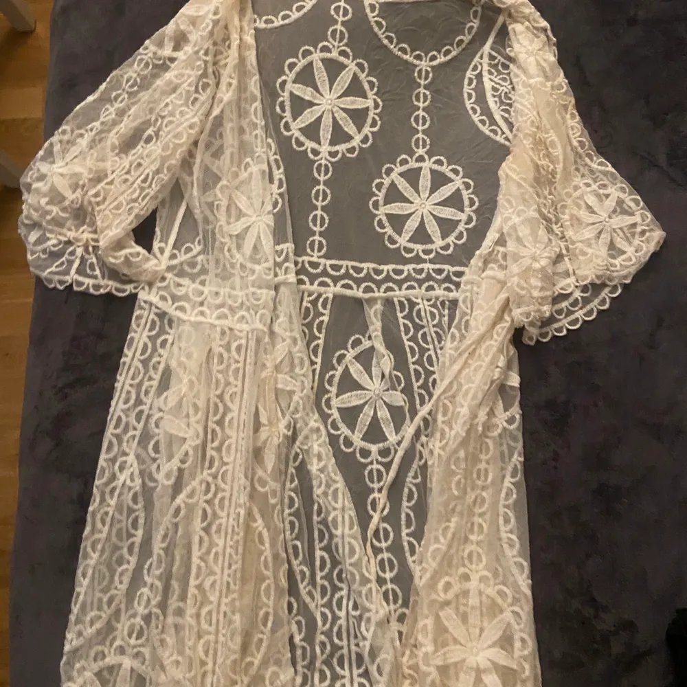 En sorts tunika, ger lite fairycore vibes speciellt ihop med ett detaljerat linne under . Tröjor & Koftor.