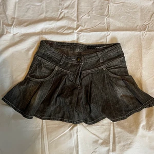 Svart kjol - Söt svart kjol i storlek M  75kr + frakt 🫀