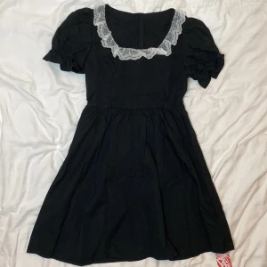 Söt klänning från romwe - Söt klänning med prislappen kvar, kommer ej till användning då jag ej gillade hur den satt på mig. 