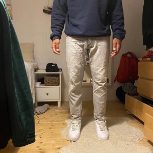Jeans får mango Eur 44 (pris går att diskutera) - Byxor 👖 