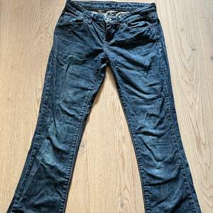 Lågmidjade vintage jeans från Levis, storlek xs. Köparen står för frakten 