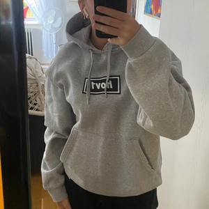 Hov1 limited edition  - Hov1 Limited edition hoodie i storlek S, köpt för 599 julen 2019🤍knappt använd! Sparsamt använd!