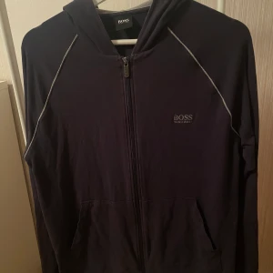 Hugo boss kofta - Hugo boss kofta i storlek small.