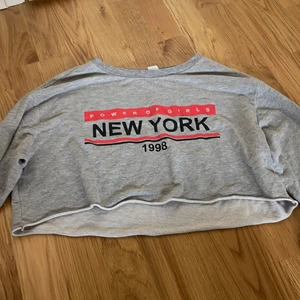 Grå shirt  - Mjuk och grå tröja 