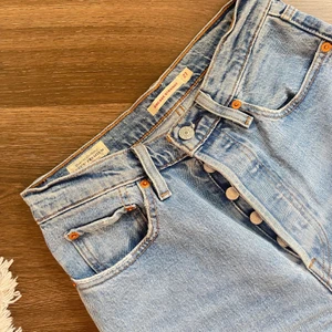 Levis jeans  - Levis jeans, nyskick. Storlek 27.  Modellen heter ribcage straight