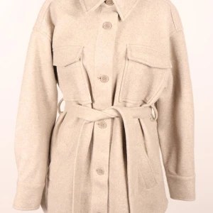 Kappa/höstjacka  - Fin jacka som inte passar in i min stil, andvänd max 2 gånger. Röker inte eller liknande så ingen cigg doft på. Så gott som ny. Från bikbok, kan sänka pris vid snabbt köp. Storlek xs sitter som en s på mej som vanligt vis är de.