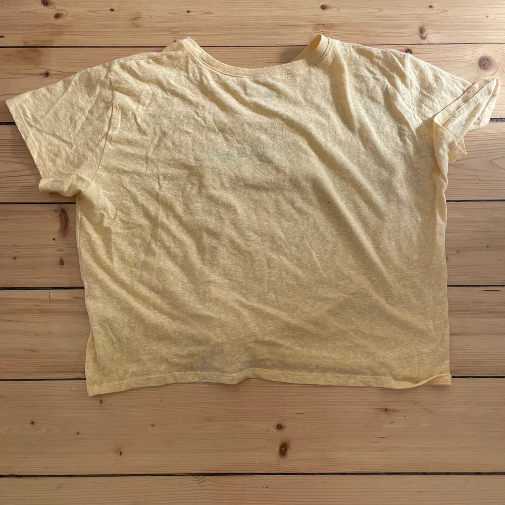 Hej! Jag säljer nu en fin hollister tröja i storlek medium som jag inte änvänder. Använd ett fåtal gånger. Köpt i Stockholm för 189kr och säljer nu för 50kr. Köparen står för frakten. Kontakta för mer bilder, information och överenskommelsen 😁. T-shirts.