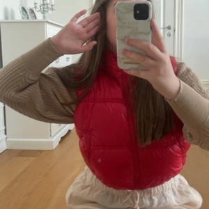 Röd Väst - Helt ny oanvänd super fin💗