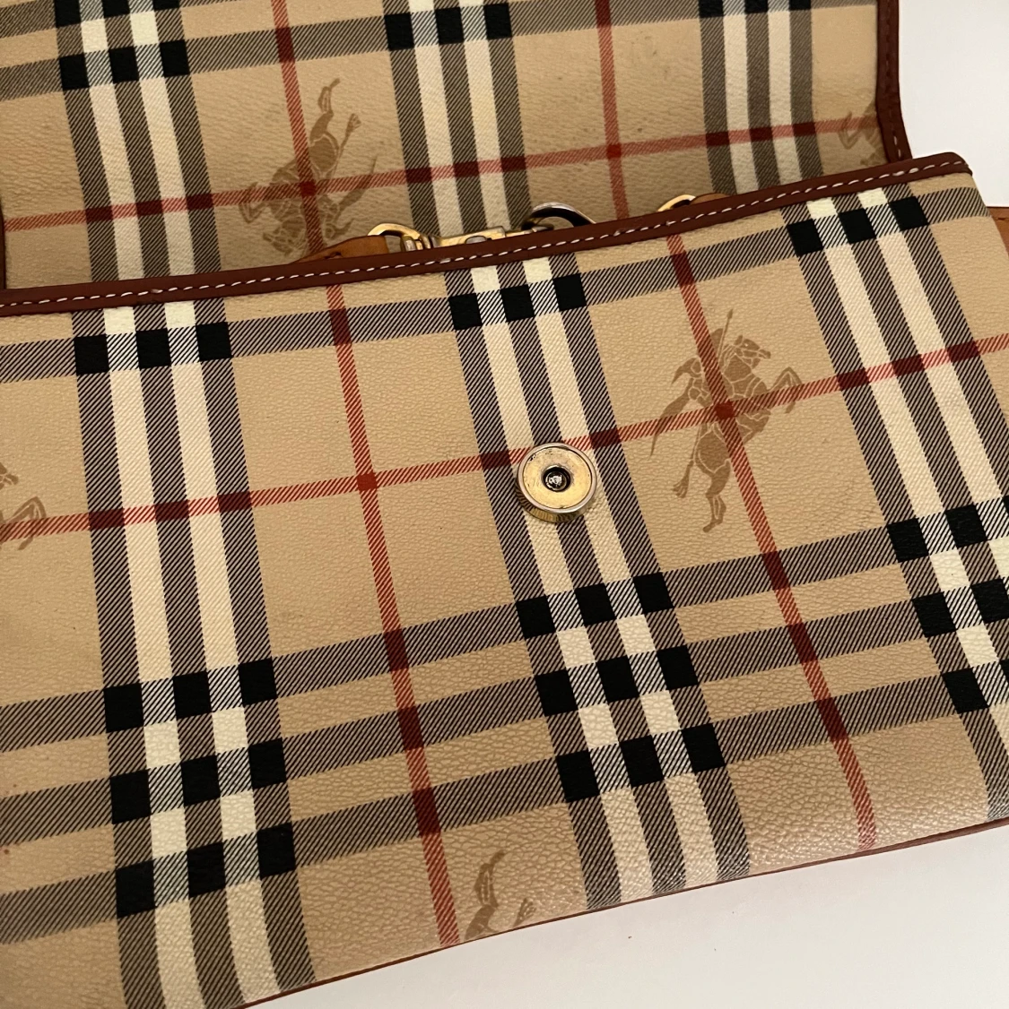 Burberry cluth eller crossbody - 91