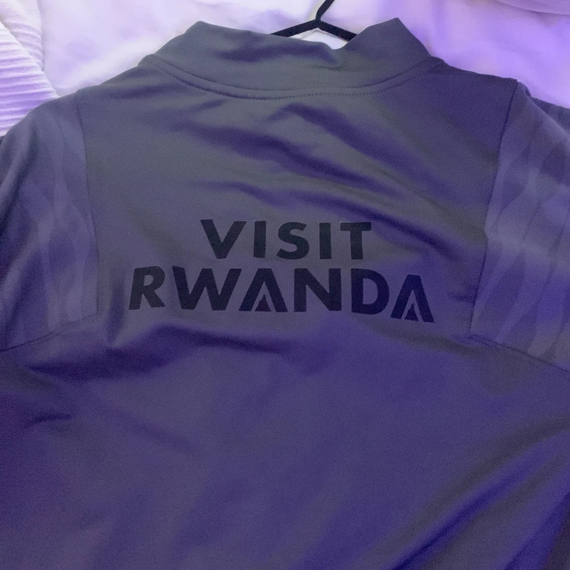 Tjenare säljer denna psg tröjan  - 91