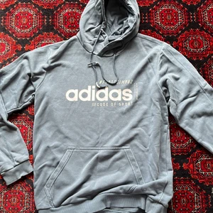Adidas hoodie  - Adidas hoodie. Använt några gånger. Storlek M. Priset kan diskuteras 