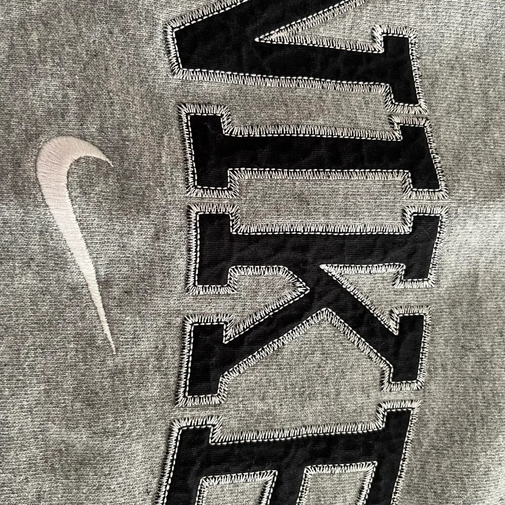 Grå Nike sweatshirt i bra skick. Tröjor & Koftor.