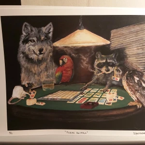 Hugh quality prints av "poker animals" - Verken är printade i storlek a3 i hög upplösning med tjockt kvalité papper. Originaltavlan på 40x50 cm såldes för 2200kr under en budgivning. Pris är diskuterbart. Fraktas i stadigt pappersrör (inget alternativ i appen)