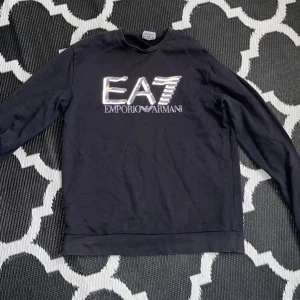 Armani tröja - Säljer Armani tröja storlek M